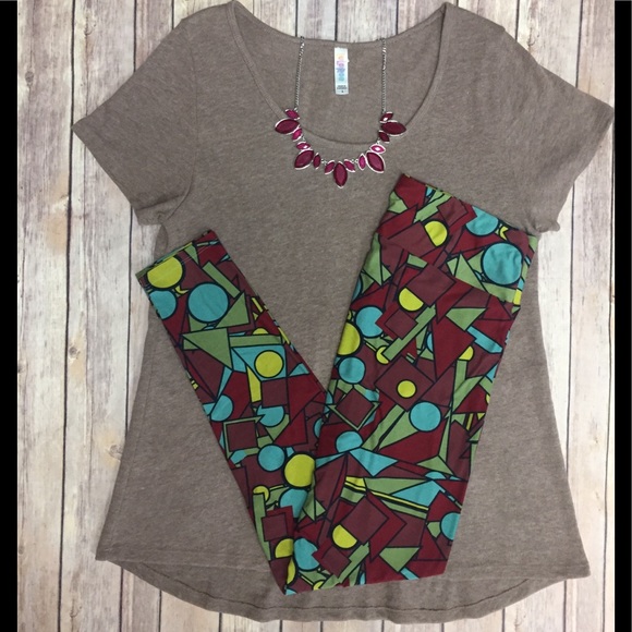 LuLaRoe Tops - LuLaRoe Large Classic T w/TC Leggings